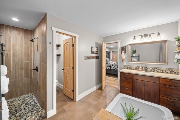 Bathroom, Dual Sink Vanities, Interior, Recessed Lighting