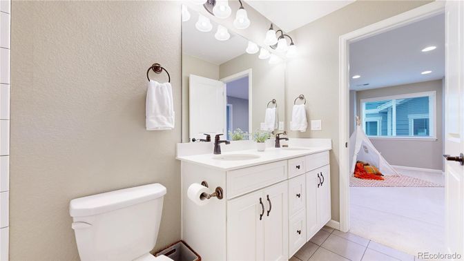 Bathroom, Dual Sink Vanities, Interior, Recessed Lighting