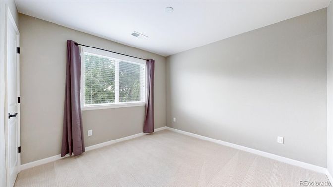 Empty room, Interior