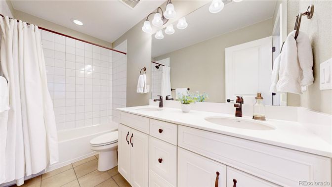 Bathroom, Dual Sink Vanities, Interior, Recessed Lighting