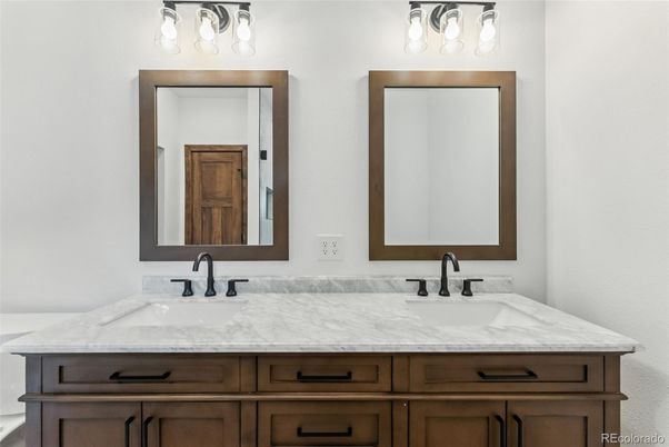 Bathroom, Dual Sink Vanities, Interior