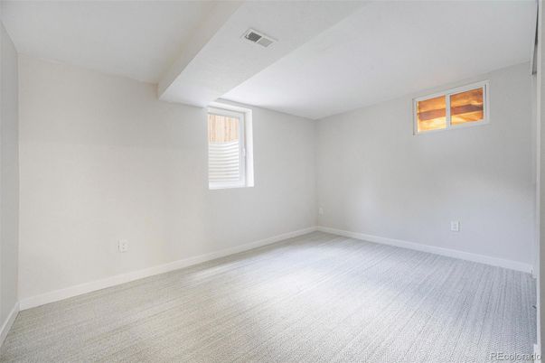 Empty room, Interior