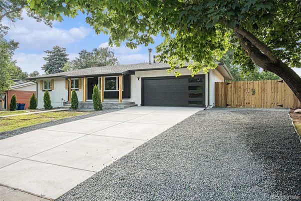 Attached, Exterior, Facade, Ranch