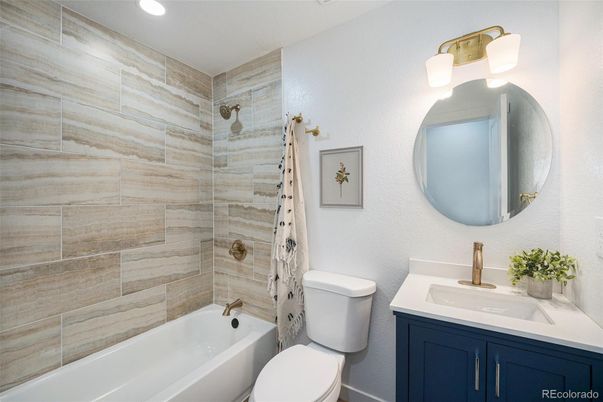 Bathroom, Interior, Recessed Lighting