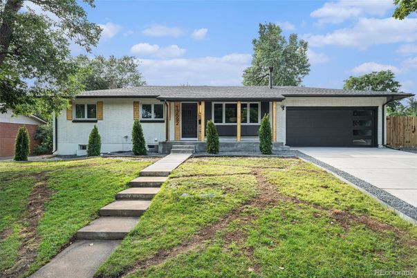 Attached, Exterior, Facade, Ranch