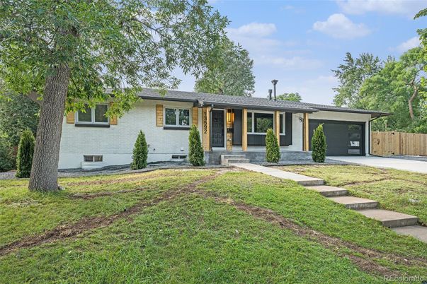 Attached, Exterior, Facade, Ranch