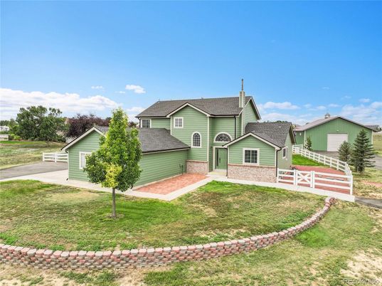 Backyard, Exterior, Facade, Queen Anne Victorian