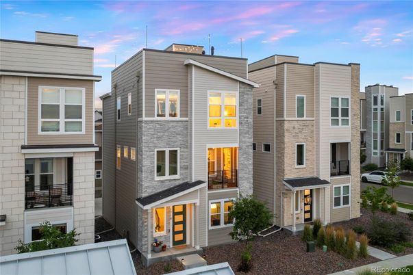 Exterior, Facade, Rowhouse