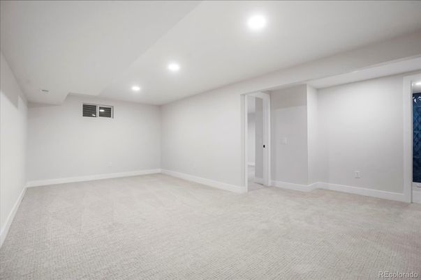 Empty room, Interior, Recessed Lighting