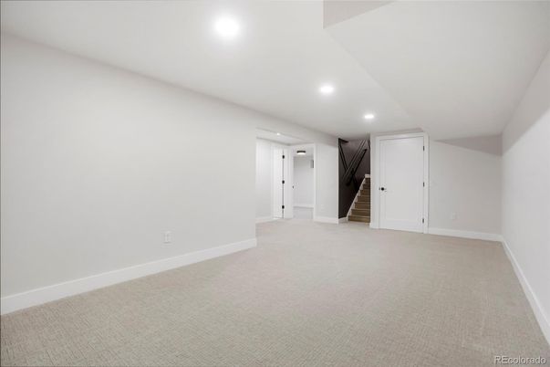 Empty room, Interior, Recessed Lighting