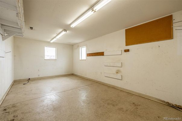Empty room, Interior