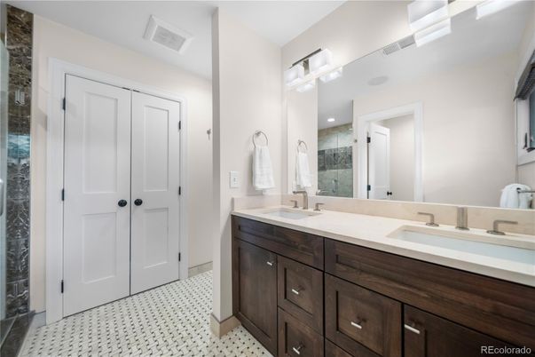 Bathroom, Dual Sink Vanities, Interior
