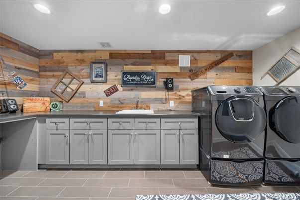 Interior, Recessed Lighting, Washer, Wooden Walls