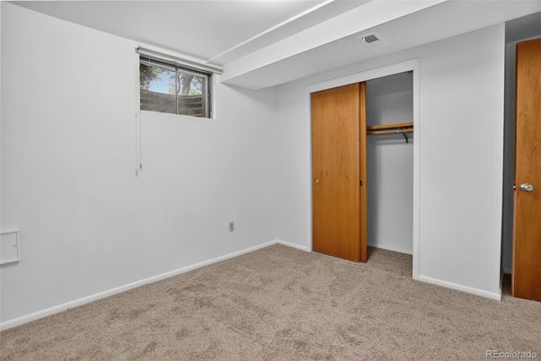 Empty room, Interior