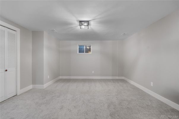 Empty room, Interior