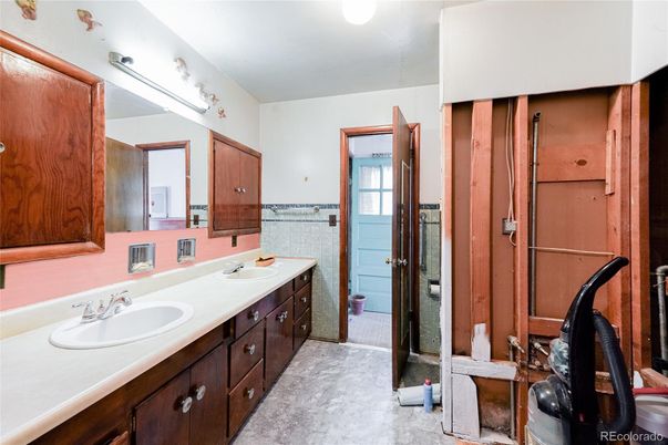 Bathroom, Dual Sink Vanities, Interior