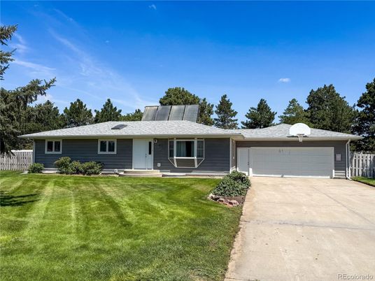 Attached, Exterior, Facade, Ranch
