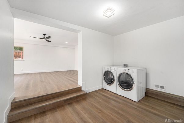 Interior, Recessed Lighting, Washer, Wood Texture Flooring