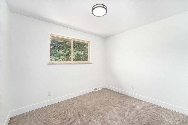 Empty room, Interior