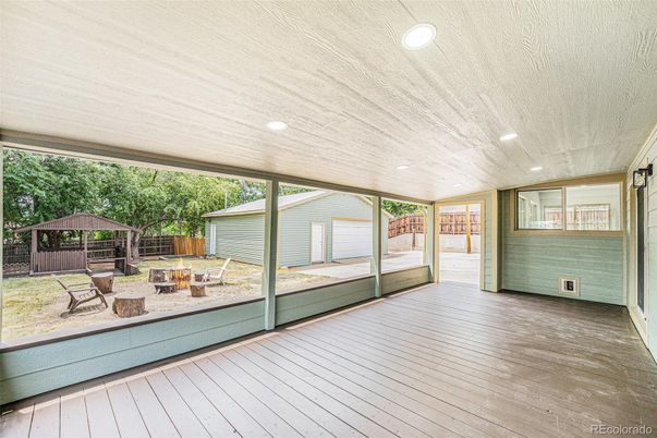 Interior, Recessed Lighting, Sun Room, Wood Texture Flooring