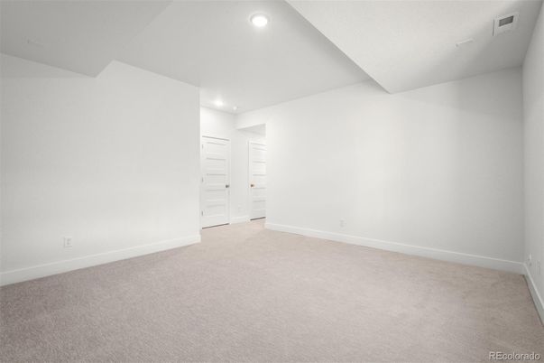 Empty room, Interior, Recessed Lighting