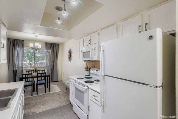 Chandelier, Dining room, Interior, Kitchen