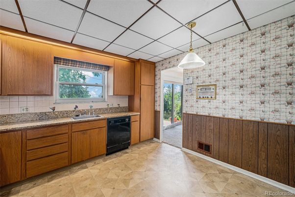 Interior, Kitchen, Pendant Lights, Stone Walls