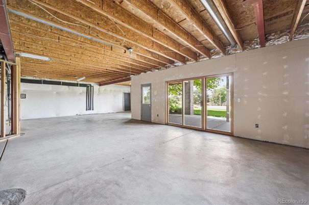 Empty room, Interior, Wooden Beams, Wooden Ceilings