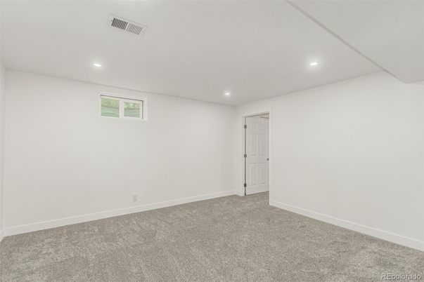 Empty room, Interior, Recessed Lighting