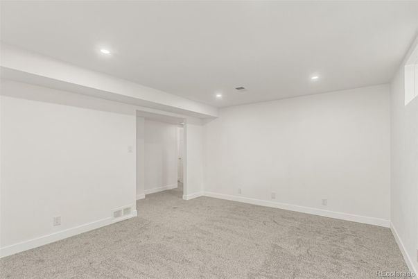 Empty room, Interior, Recessed Lighting