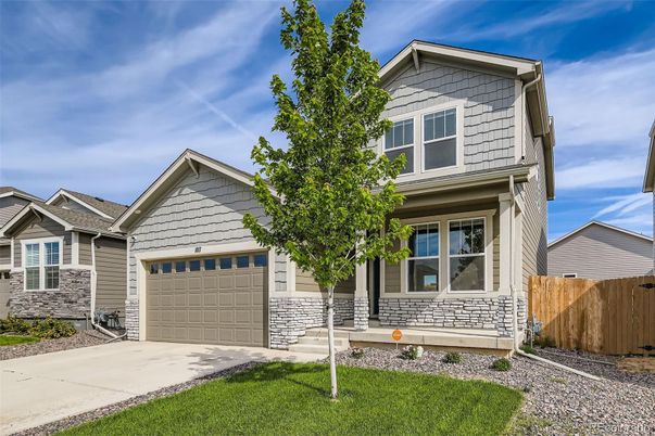 Attached, Exterior, Facade, American Craftsman