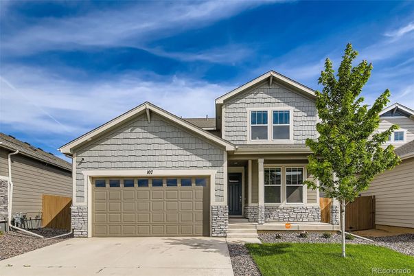 Attached, Exterior, Facade, American Craftsman
