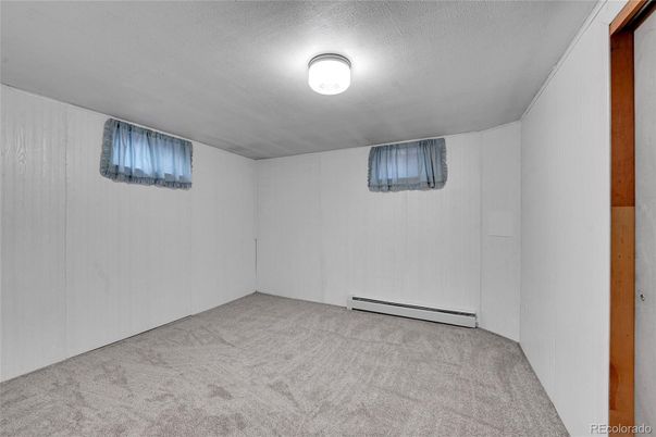 Empty room, Interior
