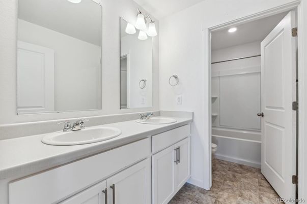 Bathroom, Dual Sink Vanities, Interior, Recessed Lighting