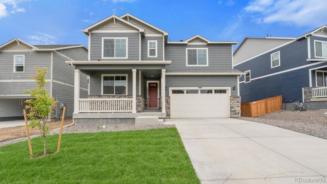 Attached, Exterior, Facade, American Craftsman