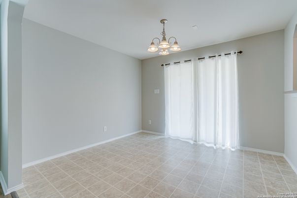 Empty room, Interior