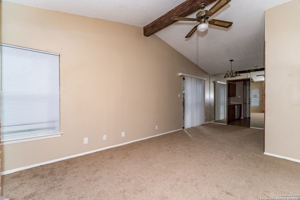 Empty room, Interior, Wooden Beams