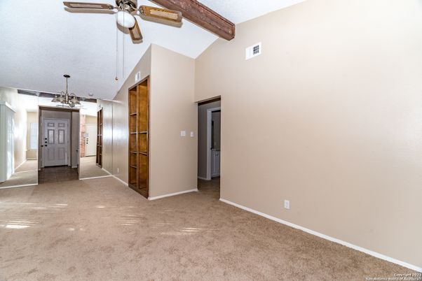 Empty room, Interior, Wooden Beams