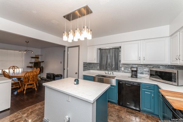 Dining room, Interior, Kitchen, Pendant Lights, Stainless Steel Appliances