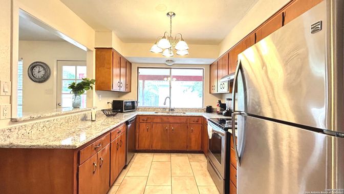 Chandelier, Interior, Kitchen
