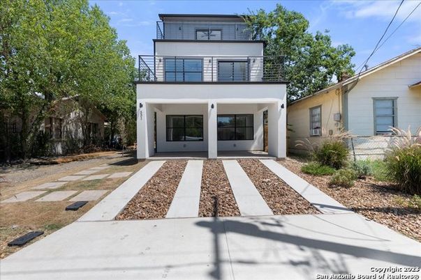 Backyard, Exterior, Facade, Modern