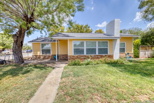 Backyard, Exterior, Facade, Ranch