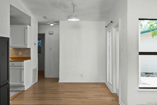 Interior, Pendant Lights, Wood Texture Flooring