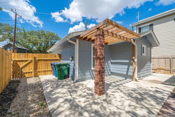 Detached Garage, Exterior