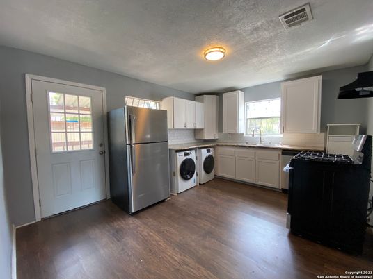 Interior, Kitchen, Washer, Wood Texture Flooring