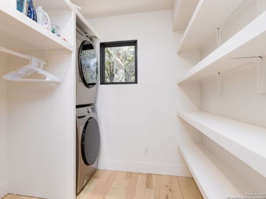 Interior, Utility Closets, Washer, Wood Texture Flooring