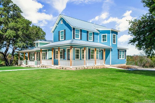 Exterior, Facade, Farmhouse