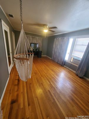 Interior, Pendant Lights, Wood Texture Flooring