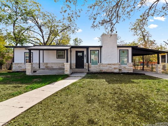Backyard, Exterior, Facade, Ranch