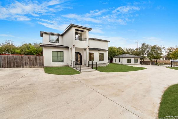 Backyard, Exterior, Facade, Modern
